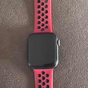 The Apple Watch SE 44mm Black Chrome